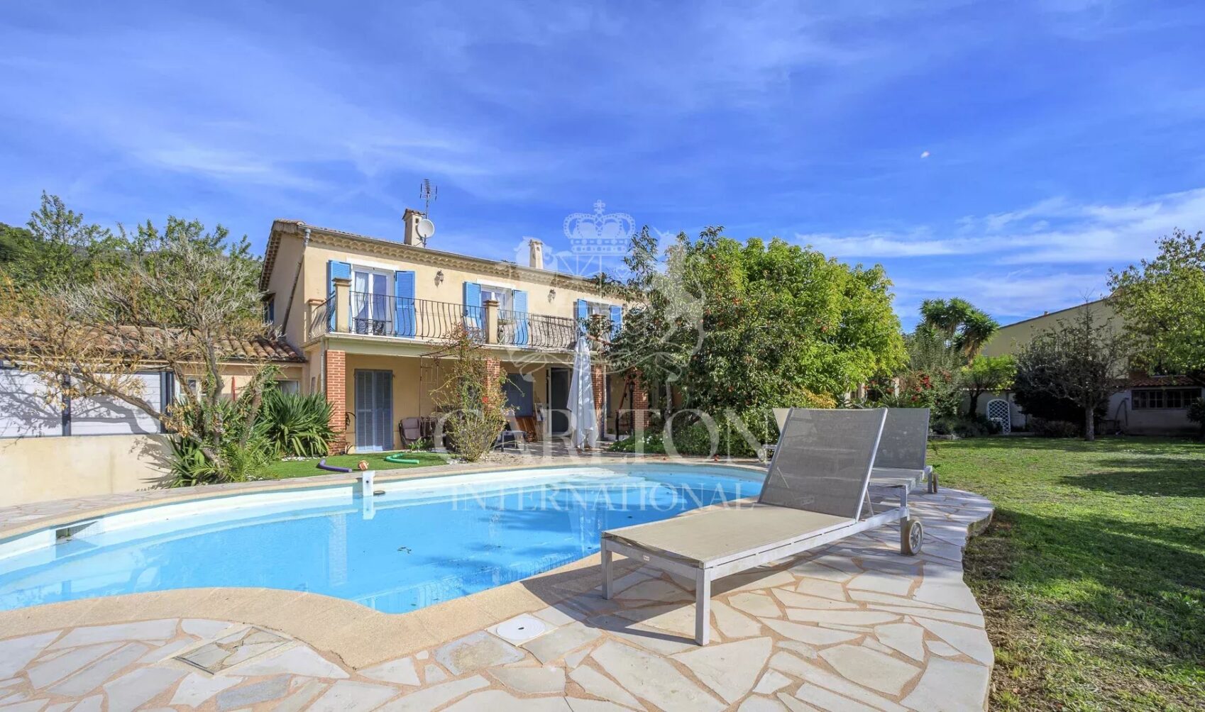 TOURRETTES-SUR-LOUP – Nur einen Steinwurf vom Ortskern entfernt