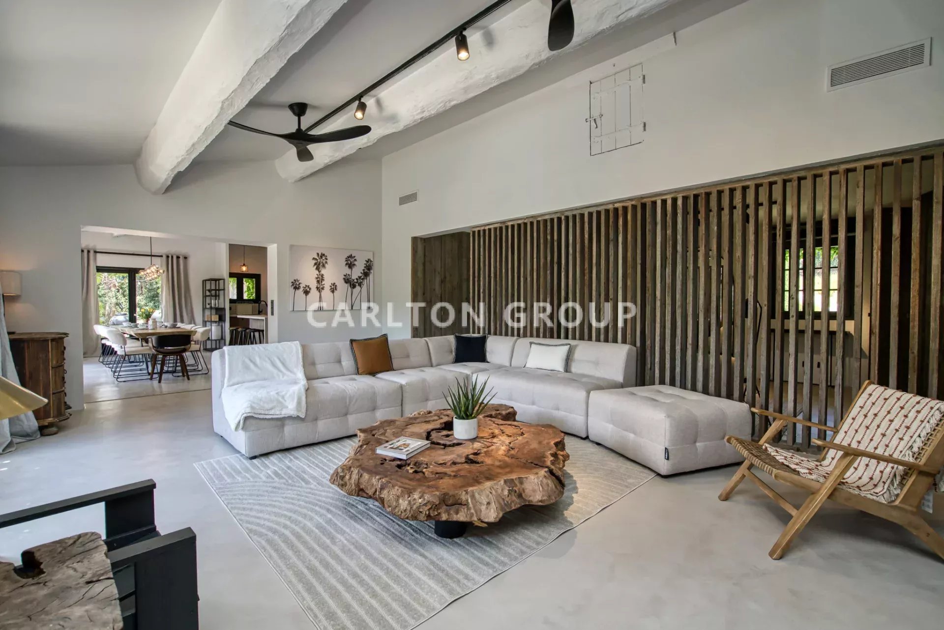 Village J. Carlton / Dominique Gault - Collection