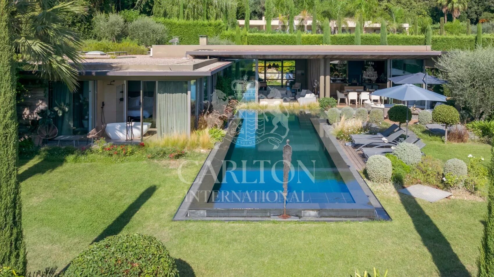 Mougins – Elegant contemporary 5-bedroom villa just minutes from Cannes