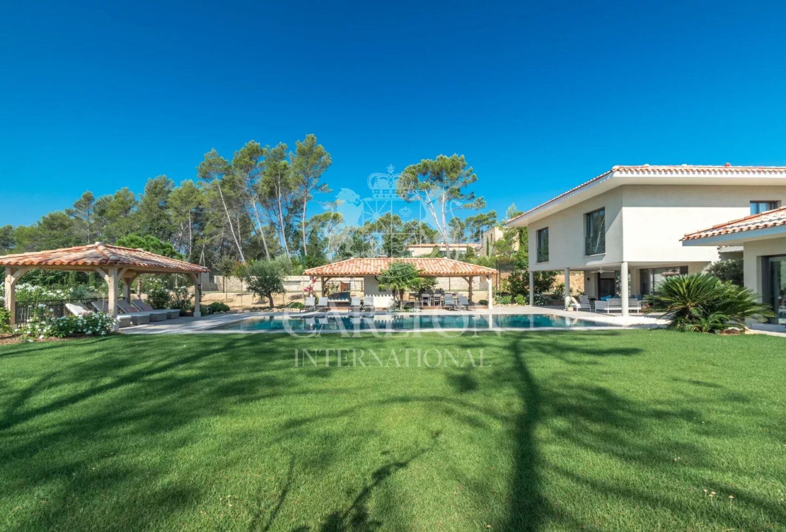 A Contemporary Villa with tennis court Within The Terre Blanche Gated Community