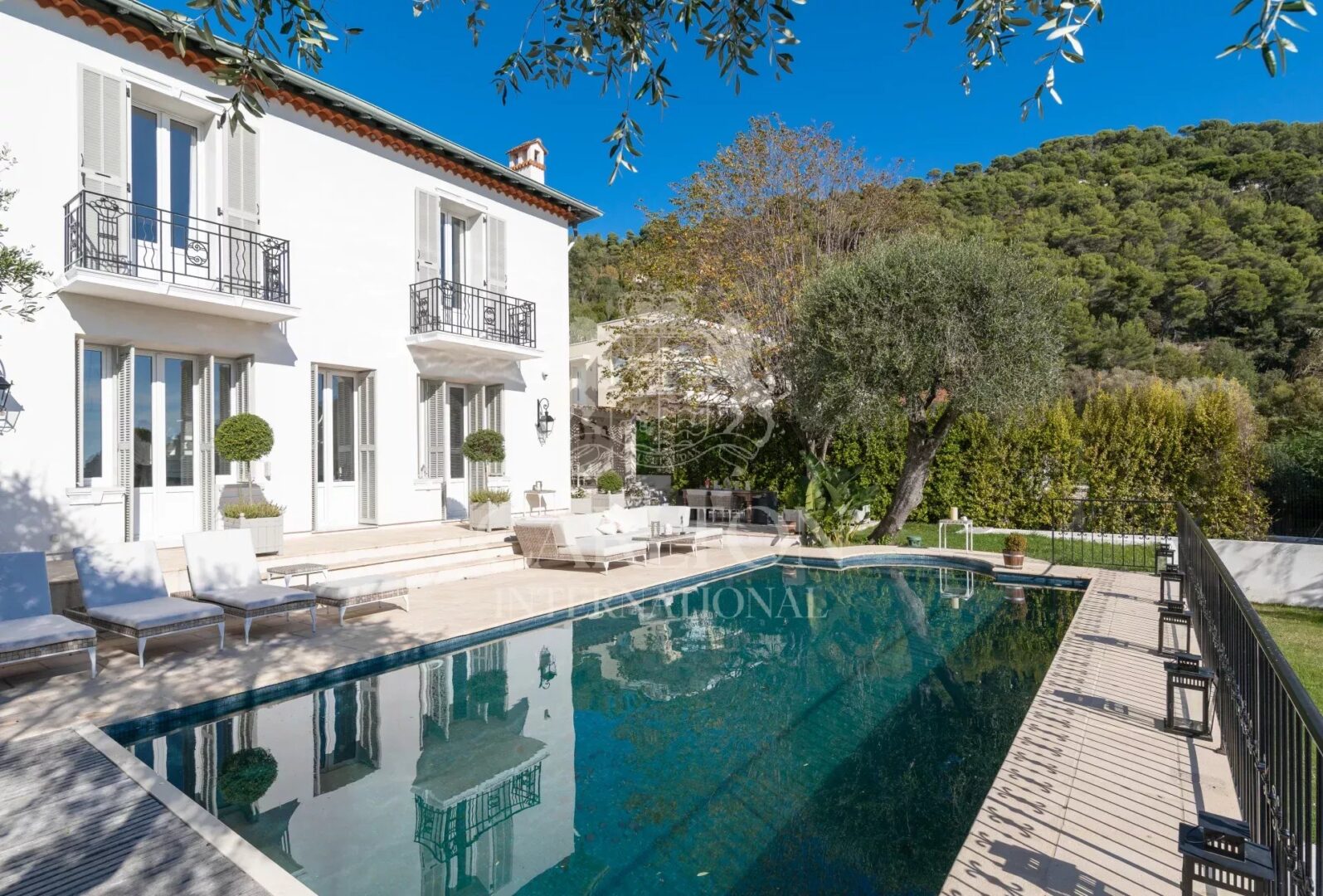 Charming 6-bedroom villa on the heights of Èze