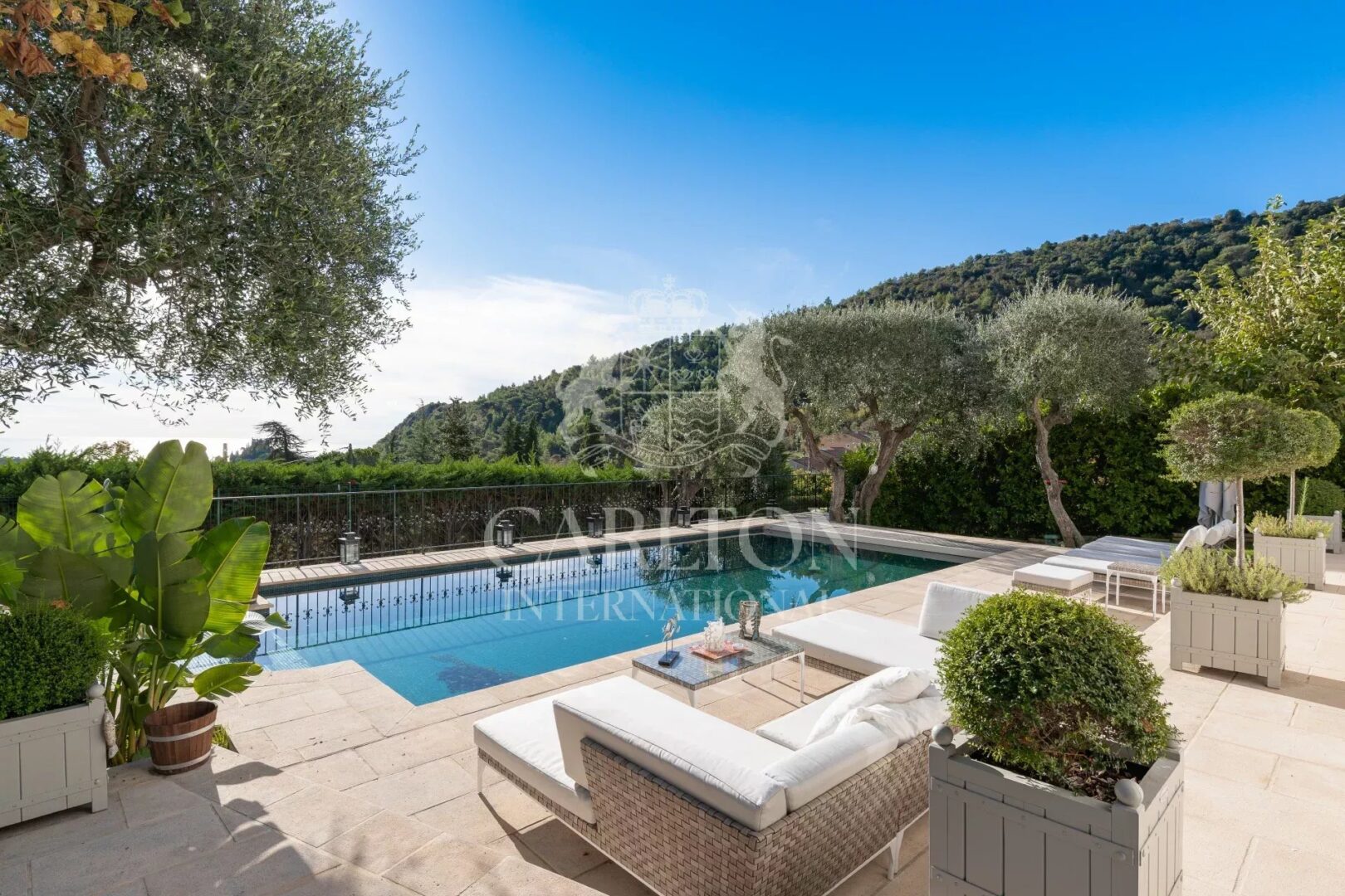 Charming 6-bedroom villa on the heights of Èze