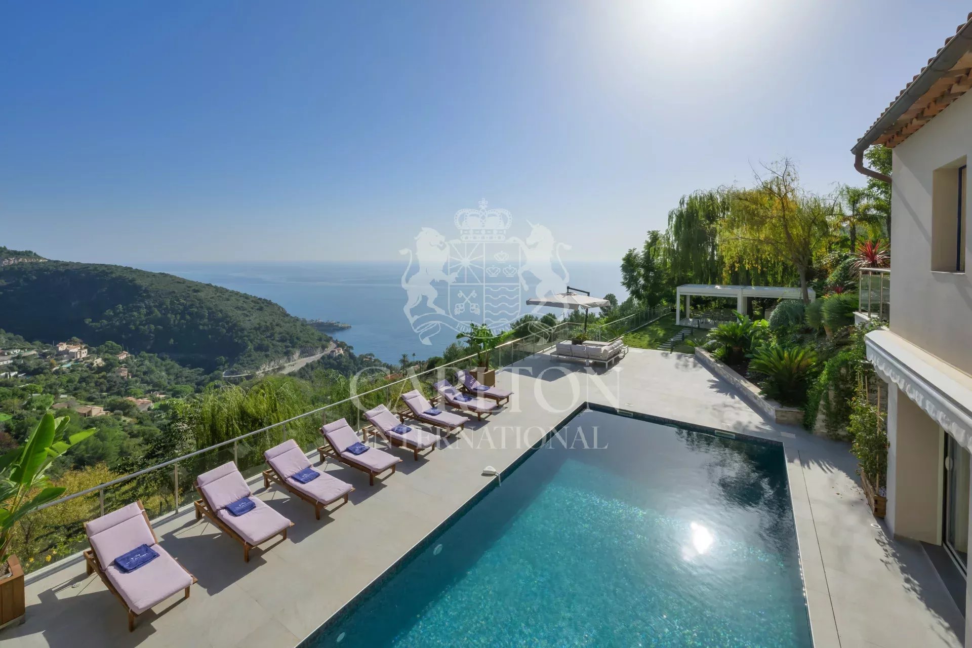 Luxury Villa in Èze Heights: Modern Elegance with Stunning Mediterranean Views