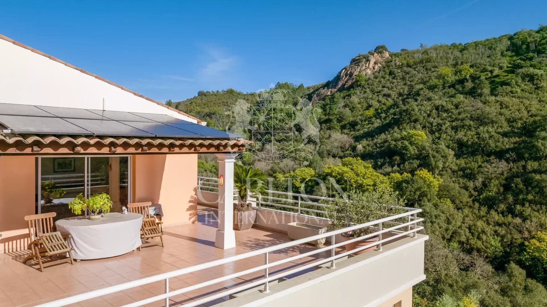 EXCLUSIVITE : CANNES Croix des Gardes – Penthouse au calme absolu