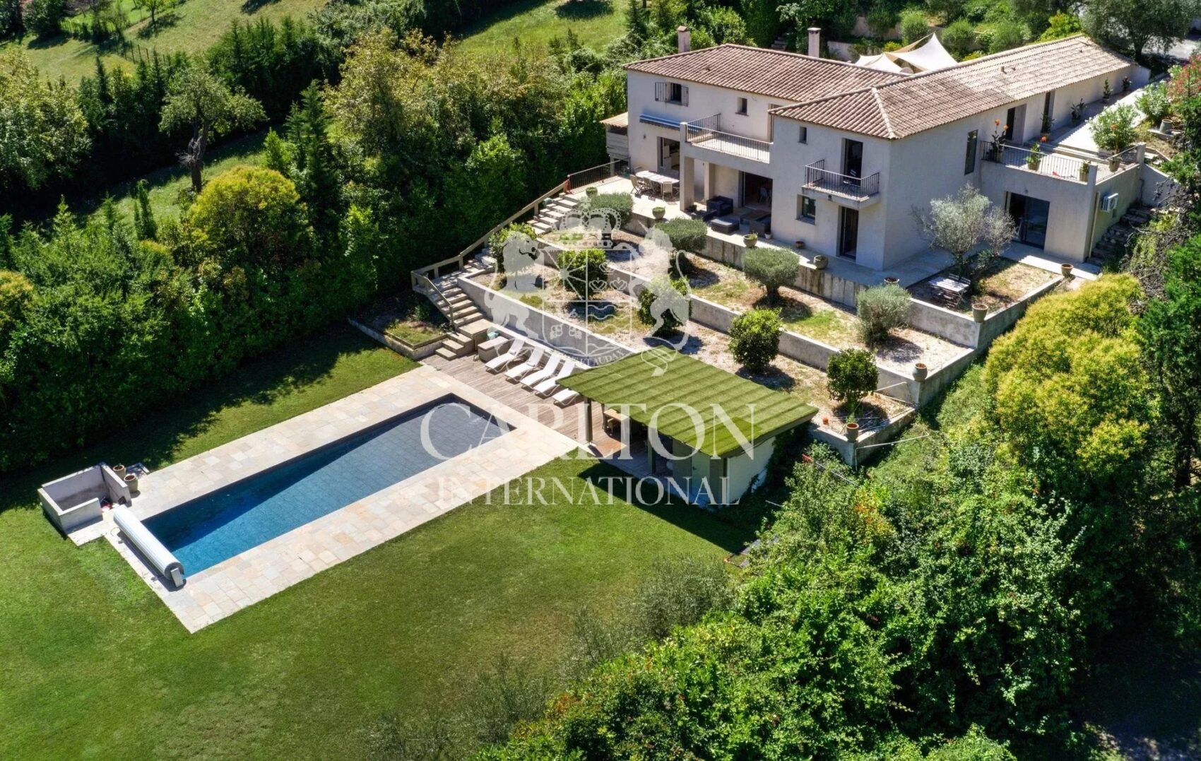 Exclusivité – Villa moderne avec vue panoramique sur le village de Saint-Paul de Vence