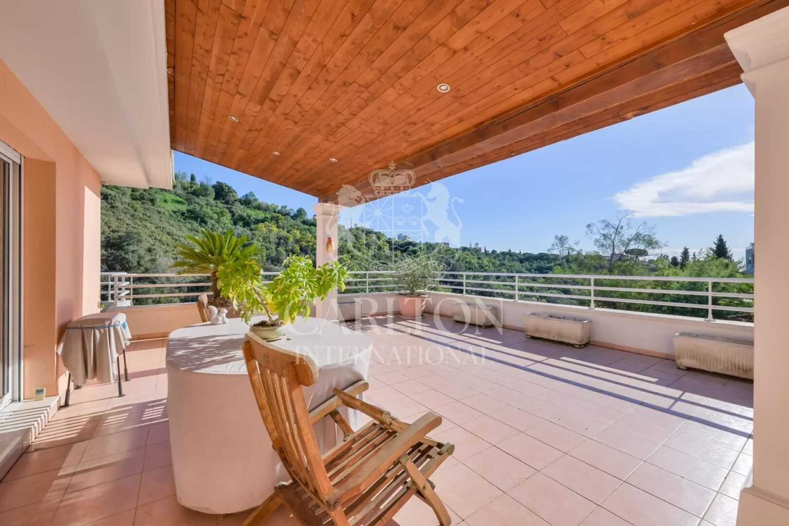 EXCLUSIVITE : CANNES Croix des Gardes – Penthouse au calme absolu