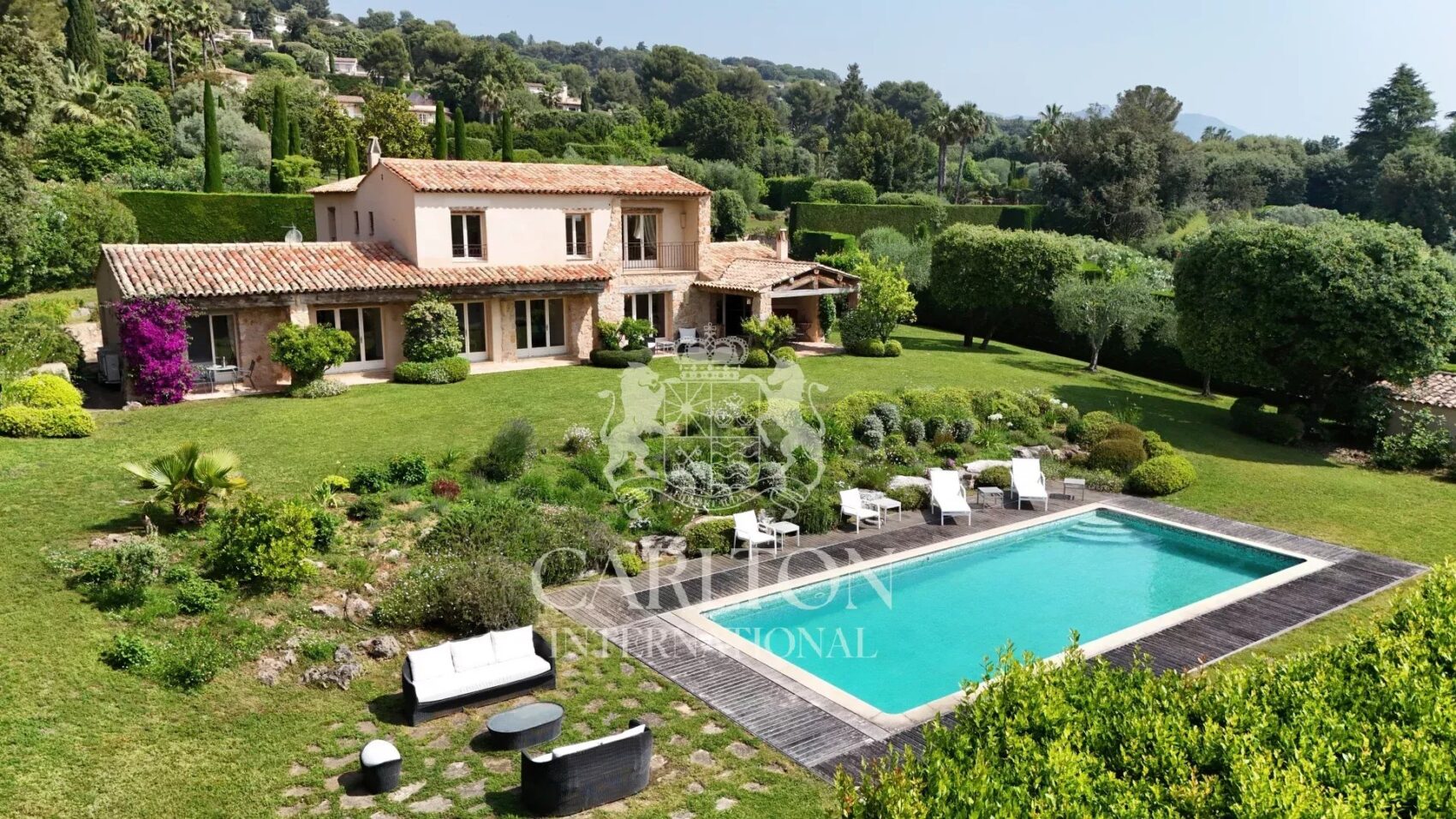 Exclusivité: Élégance et sérénité : Une villa d’exception proche de Saint-Paul-de-Vence