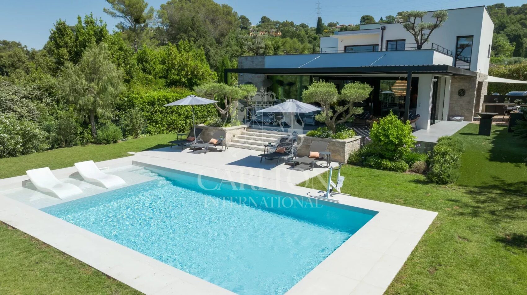 MOUGINS – Villa contemporaine avec prestations haut de gamme