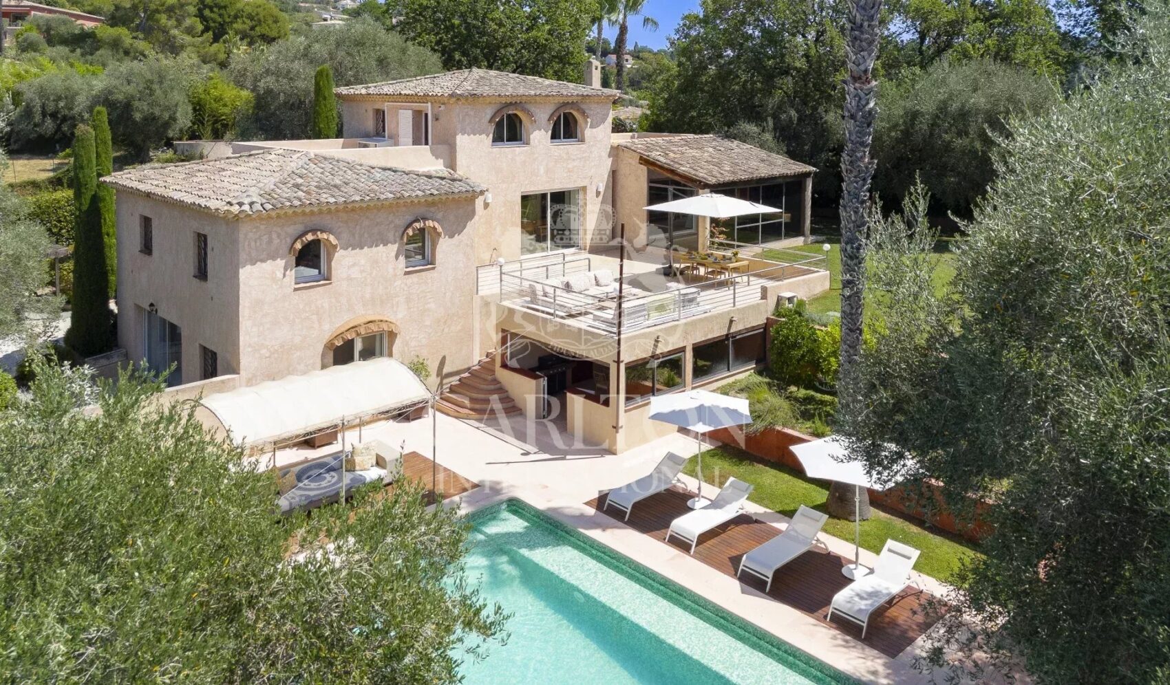 Mougins – Elegante villa amueblada con 4 dormitorios y un estudio independiente