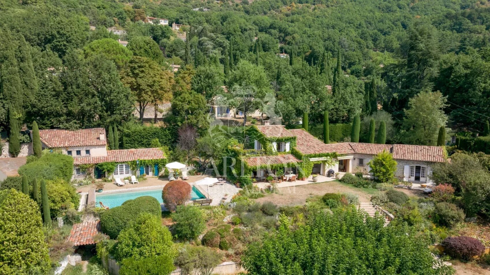 Maison de charme à pieds du village