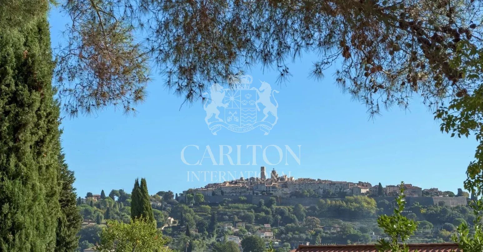 MAISON PROVENCALE A PIEDS DU VILLAGE