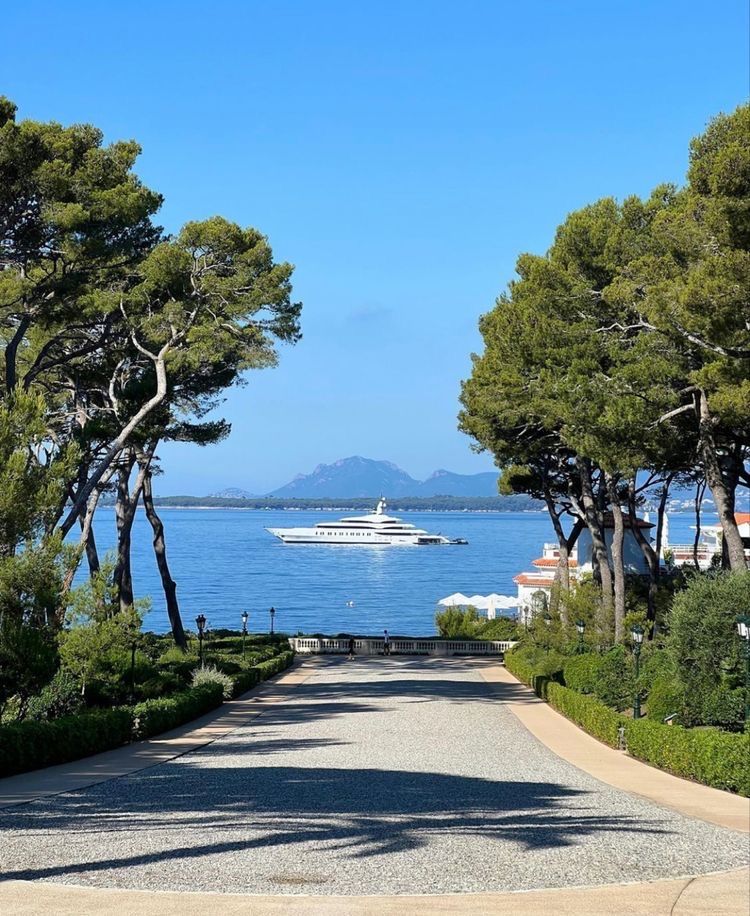 Buying in Cannes – Frequently asked questions and complete guide