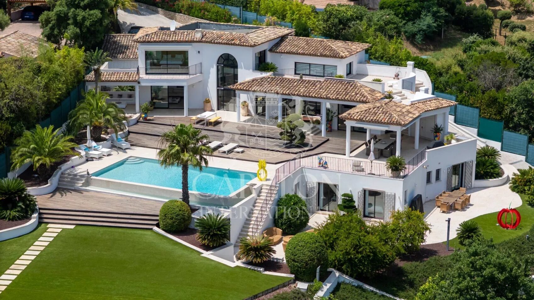 GRIMAUD Exceptional contemporary villa with sea and St Tropez views